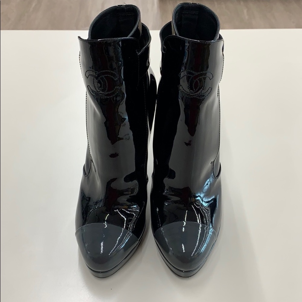 Chanel Black Patent Leather Cap-Toe CC Short Boots - Picture 2 of 8